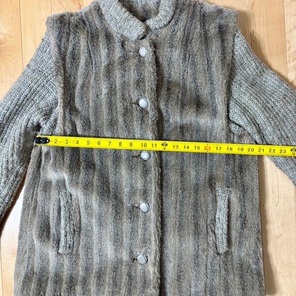 Vintage Women's Faux Fur Teddy Jacket in  Brown and Grey Hues - Picture 9 of 13